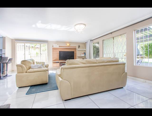 4 BEDROOM FREESTANDING FOR SALE IN WELTEVREDEN PARK